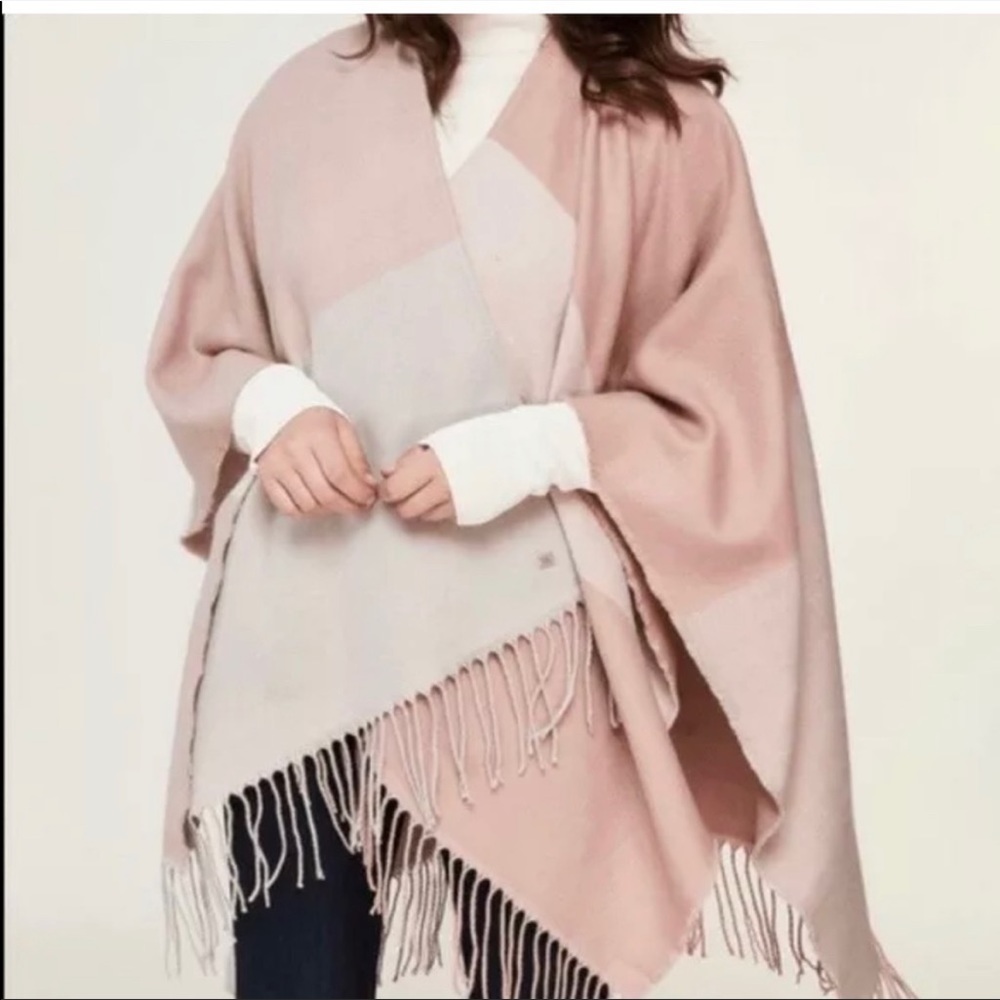 NWT Soia & Kyo Neutrals Pink Scarfigan with Fringe